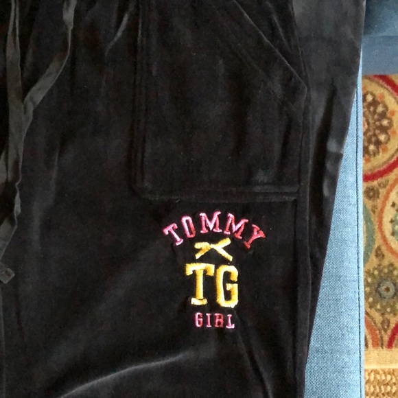 Tommy girl Jr velour set of hoodie and pants - Picture 6 of 10